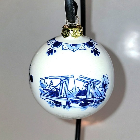 ROYAL DELFT CHRISTMAS ORNAMENT - Picture 3 of 6